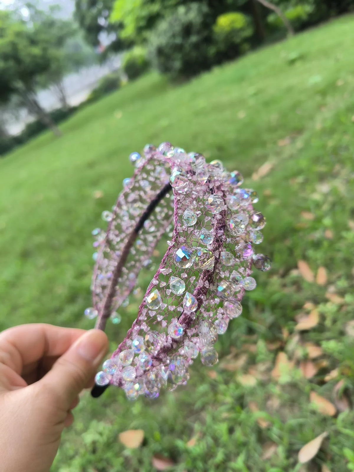 Bandeau en maille de cuivre avec perles de cristal