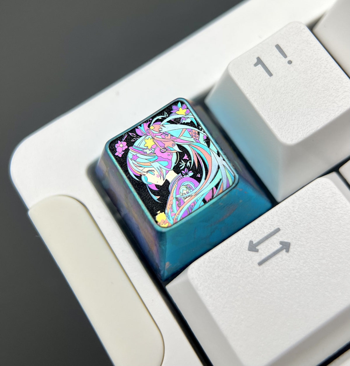 Hatsune Miku 1u Titanium Artisan Keycap