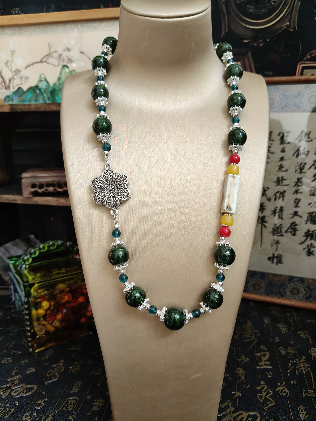 Green Glass Bead Ceramic Pendant Necklace