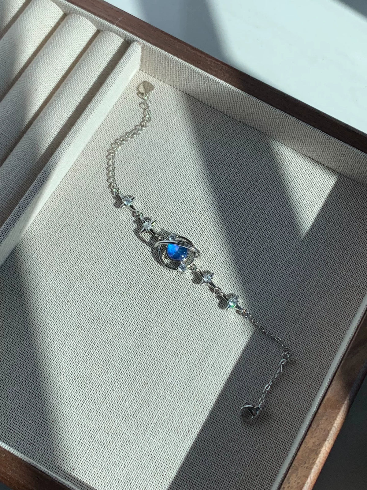 Braccialiale con Stelle e Ala di Farfalla Morpho Blu
