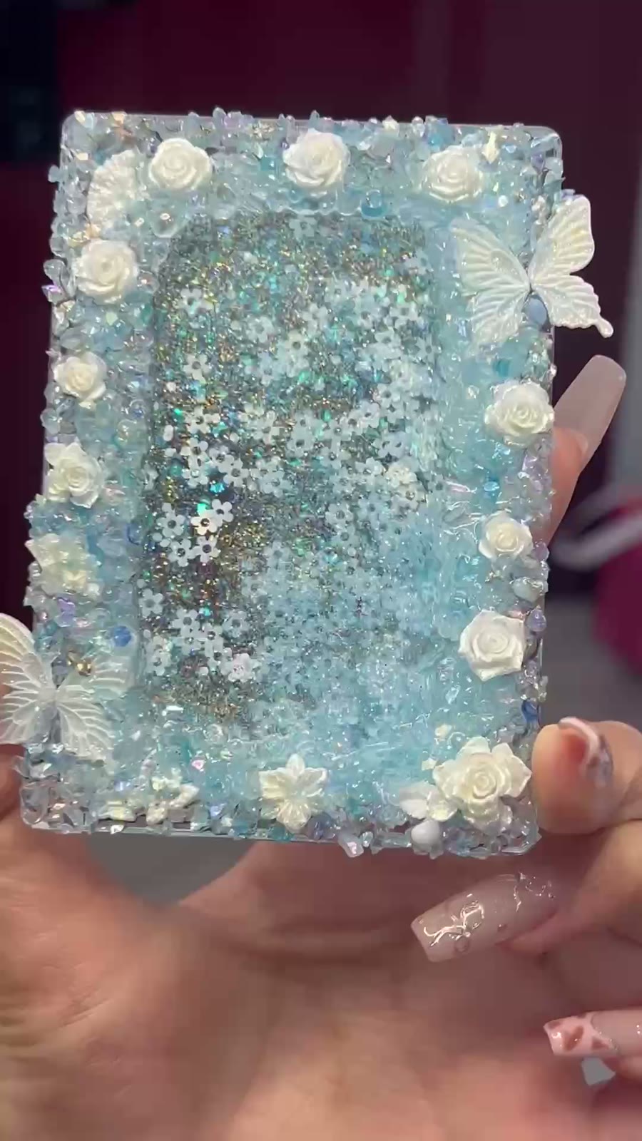 Blå och vit Quicksand korthållare med glitter
