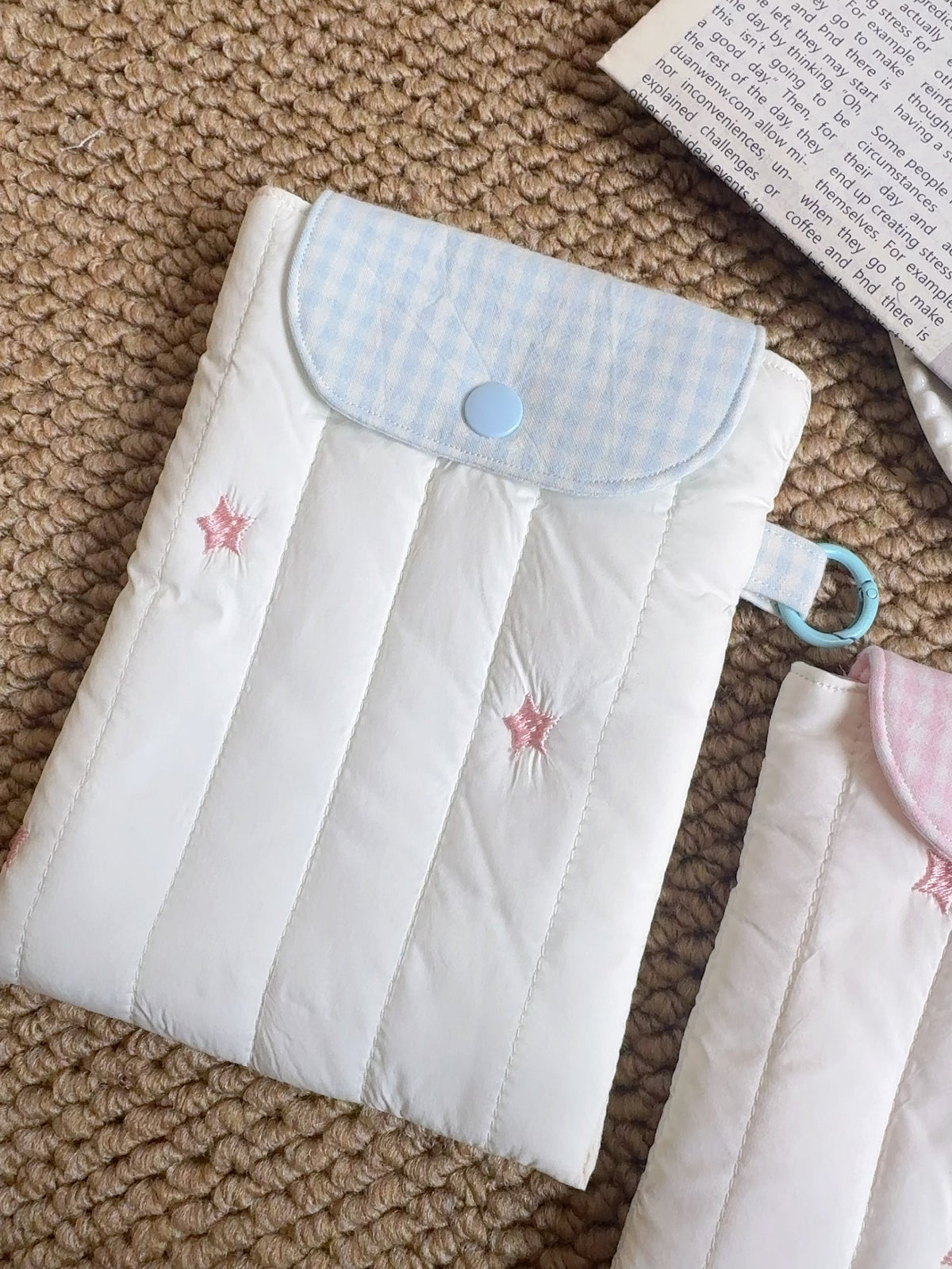 Housse Kindle en coton matelassé avec broderie d'étoiles
