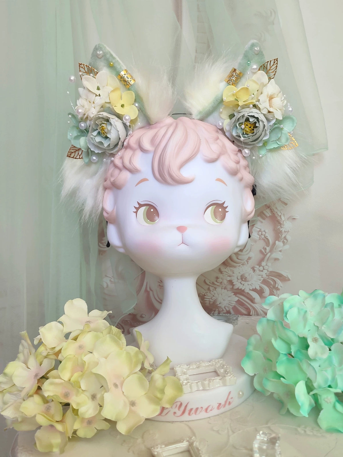 黄緑の花をあしらった猫耳ヘッドバンド