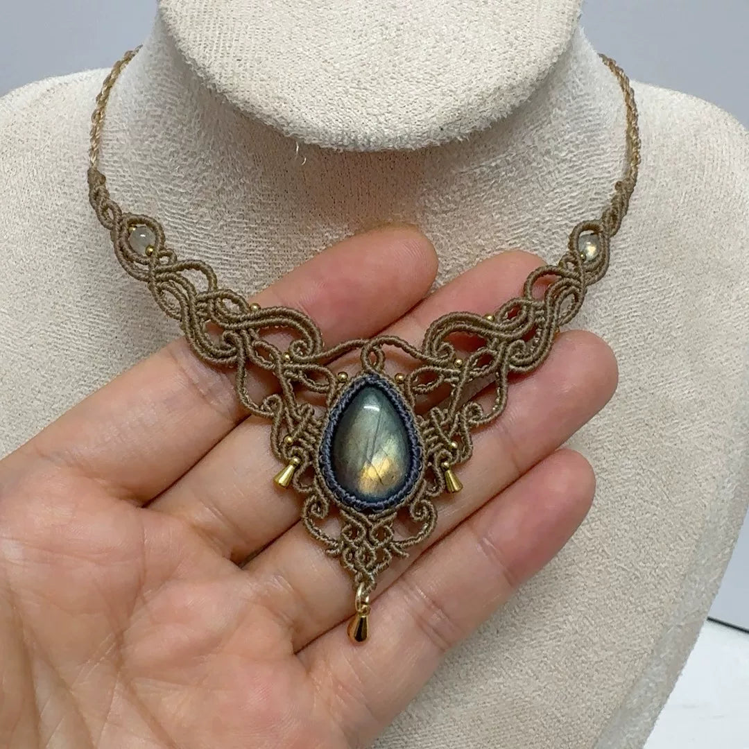 Collana Choker in Macramè con Labradorite