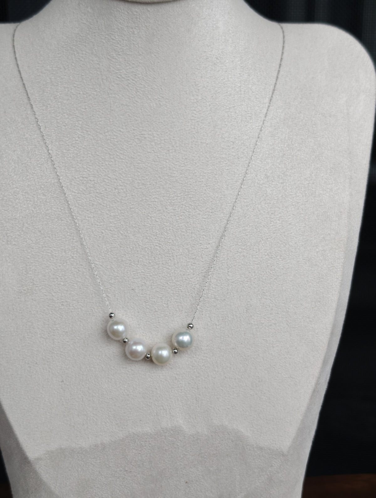 Collier Smile Perles Edison en Acier Titane