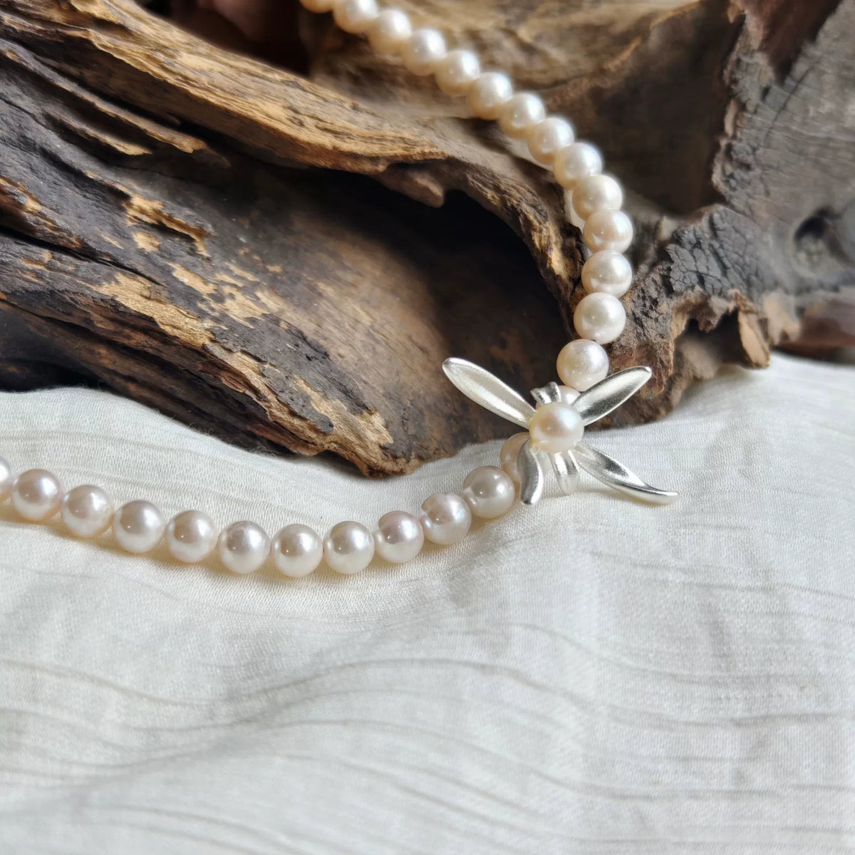 Meerwasserperlen-Blumenset mit Kette und Ohrringen