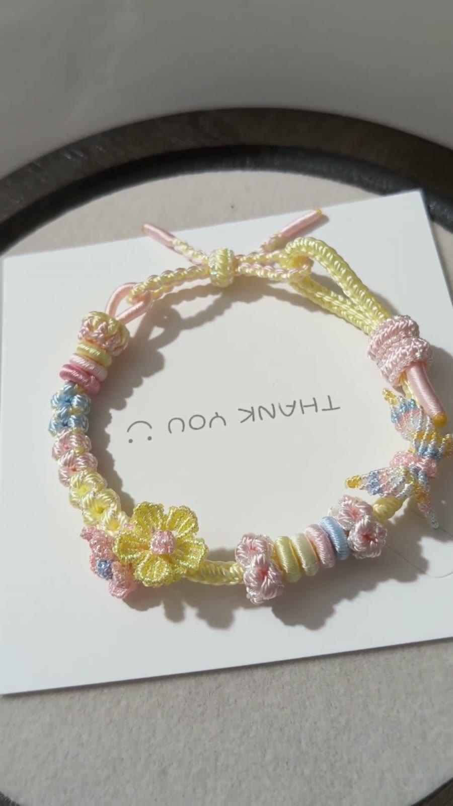 Braccialetto in Cordino Intrecciato a Mano Gradiente Rosa Giallo Blu