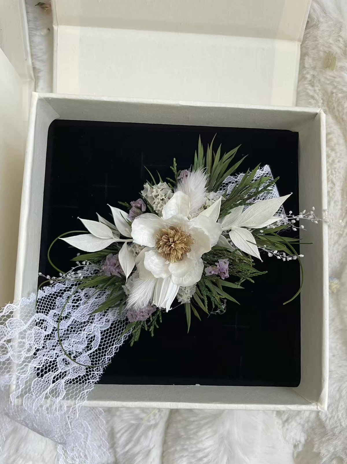 Corslete de Pulso de Flor Preservada Branco e Roxo