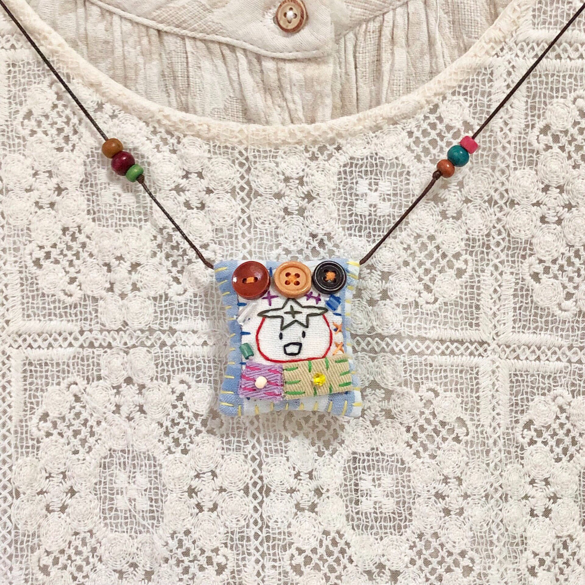 Collier pendentif tomate cousu main
