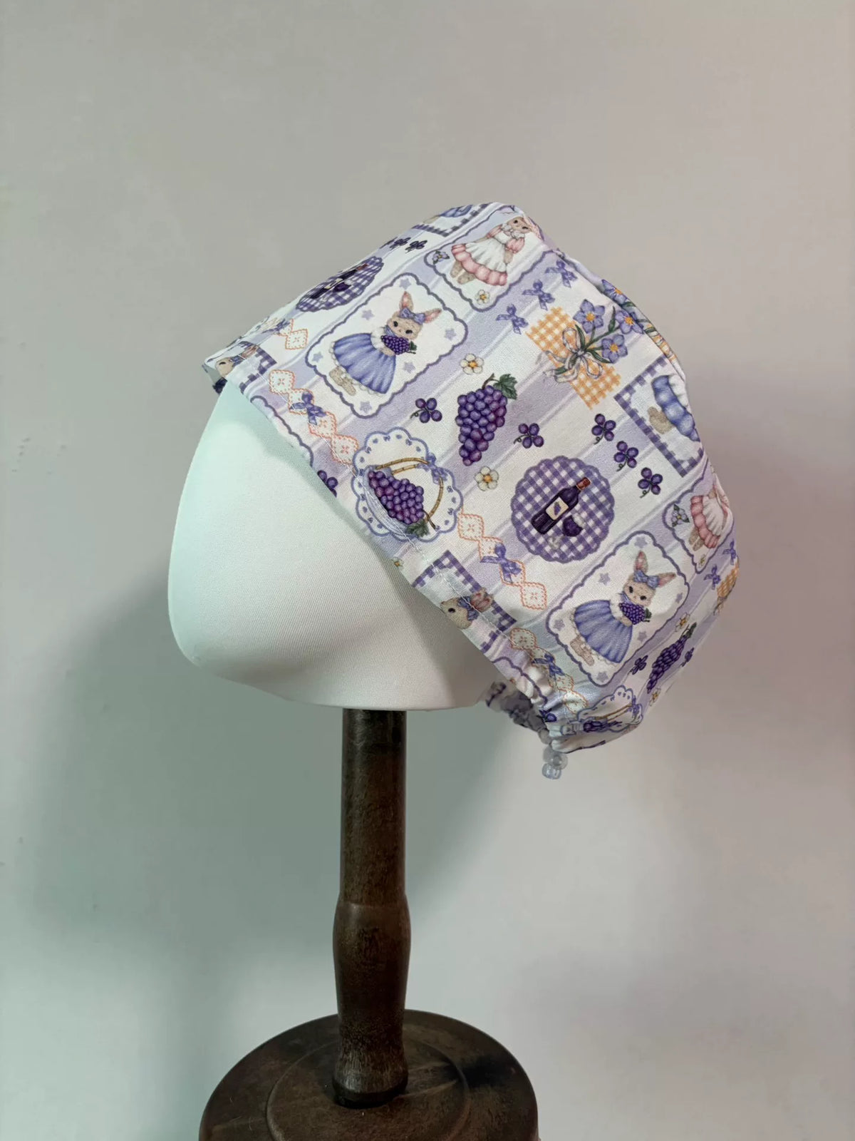 Gorro Cirúrgico de Algodão com Estampa de Coelhos Roxos