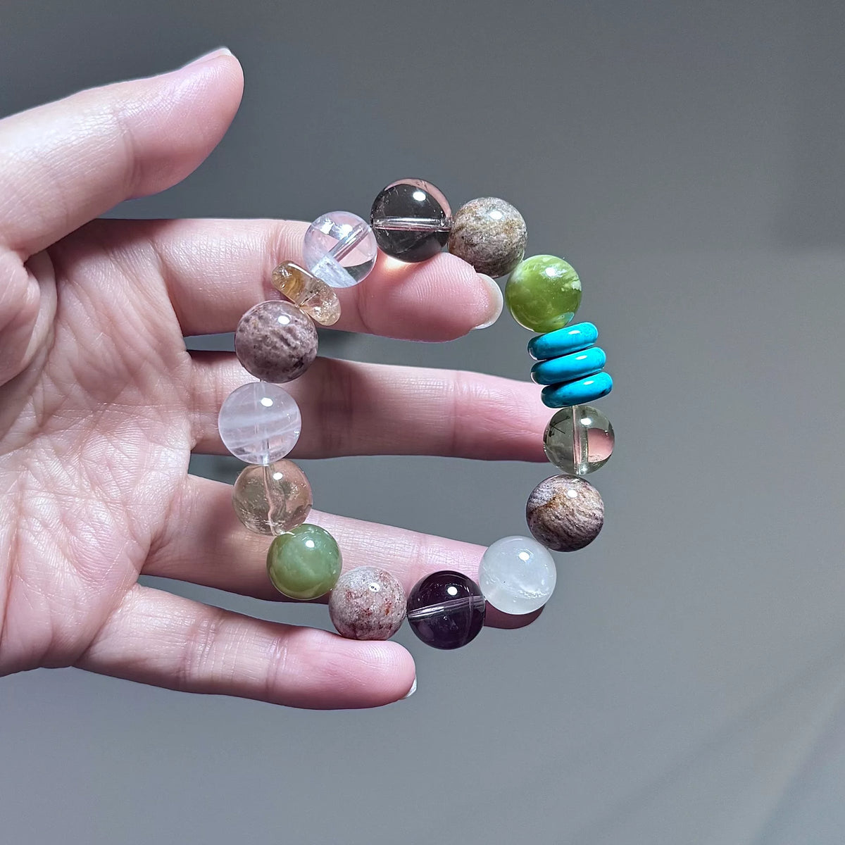 Bracciale con perline in pietre miste