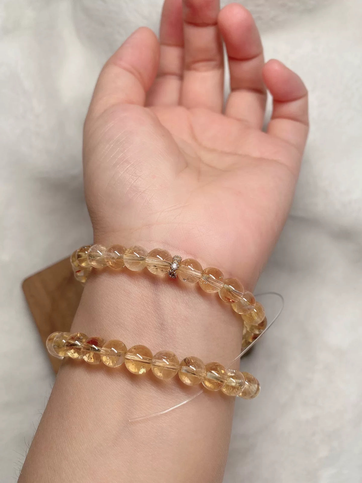 Gelbes Turmalristall-Armband, doppelt gewelt mit Katzenanhänger