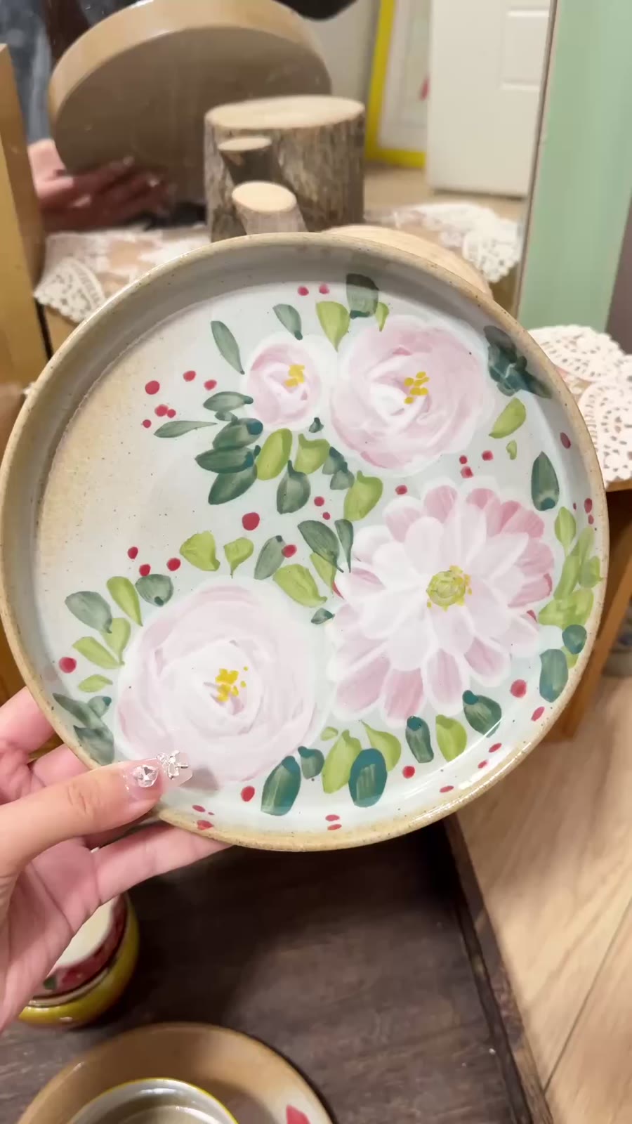 Handbemalter Keramikteller mit Blumenmotiv 20cm
