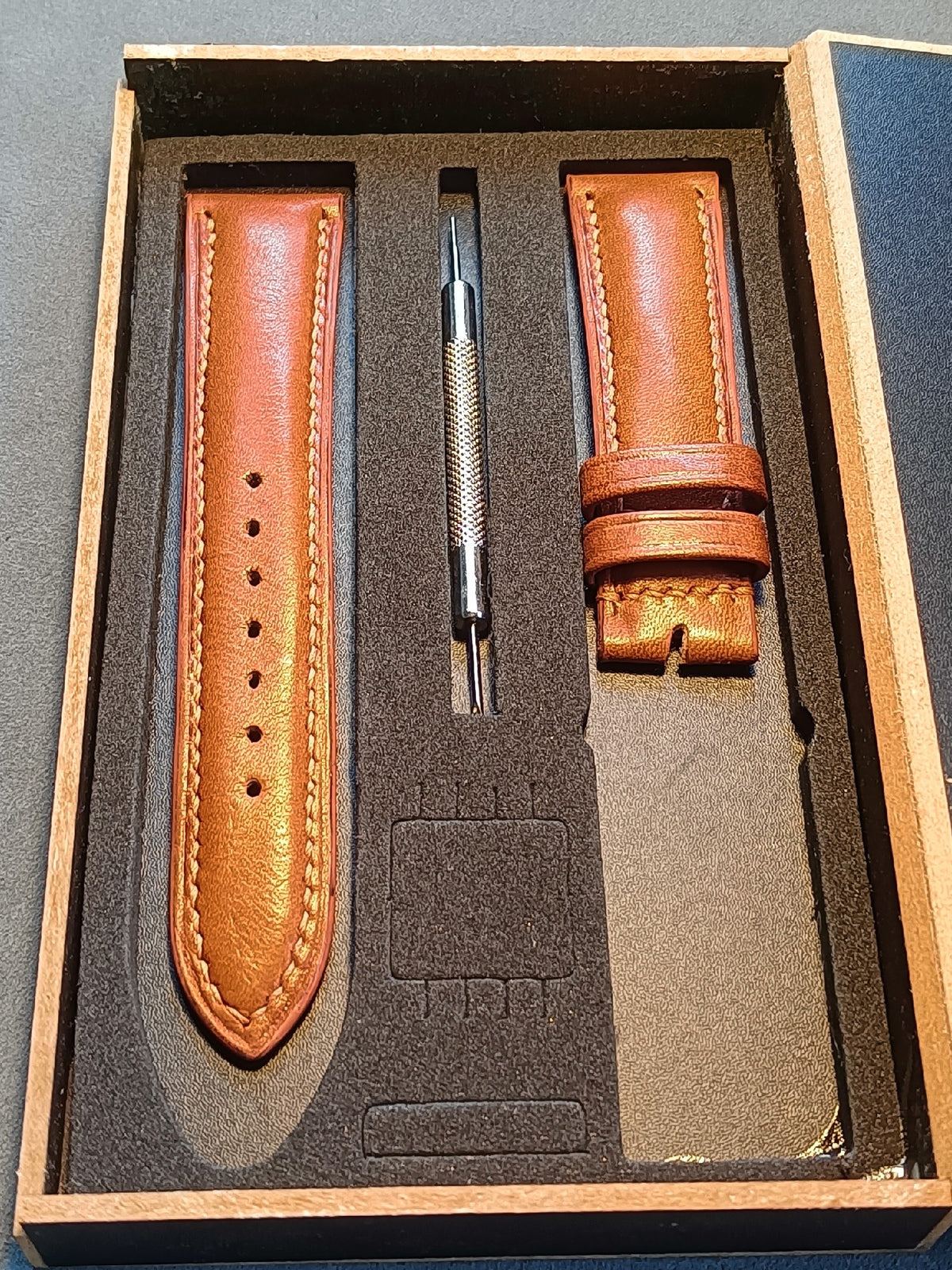 Handmade Leather Watch Strap Bahania Cowhide
