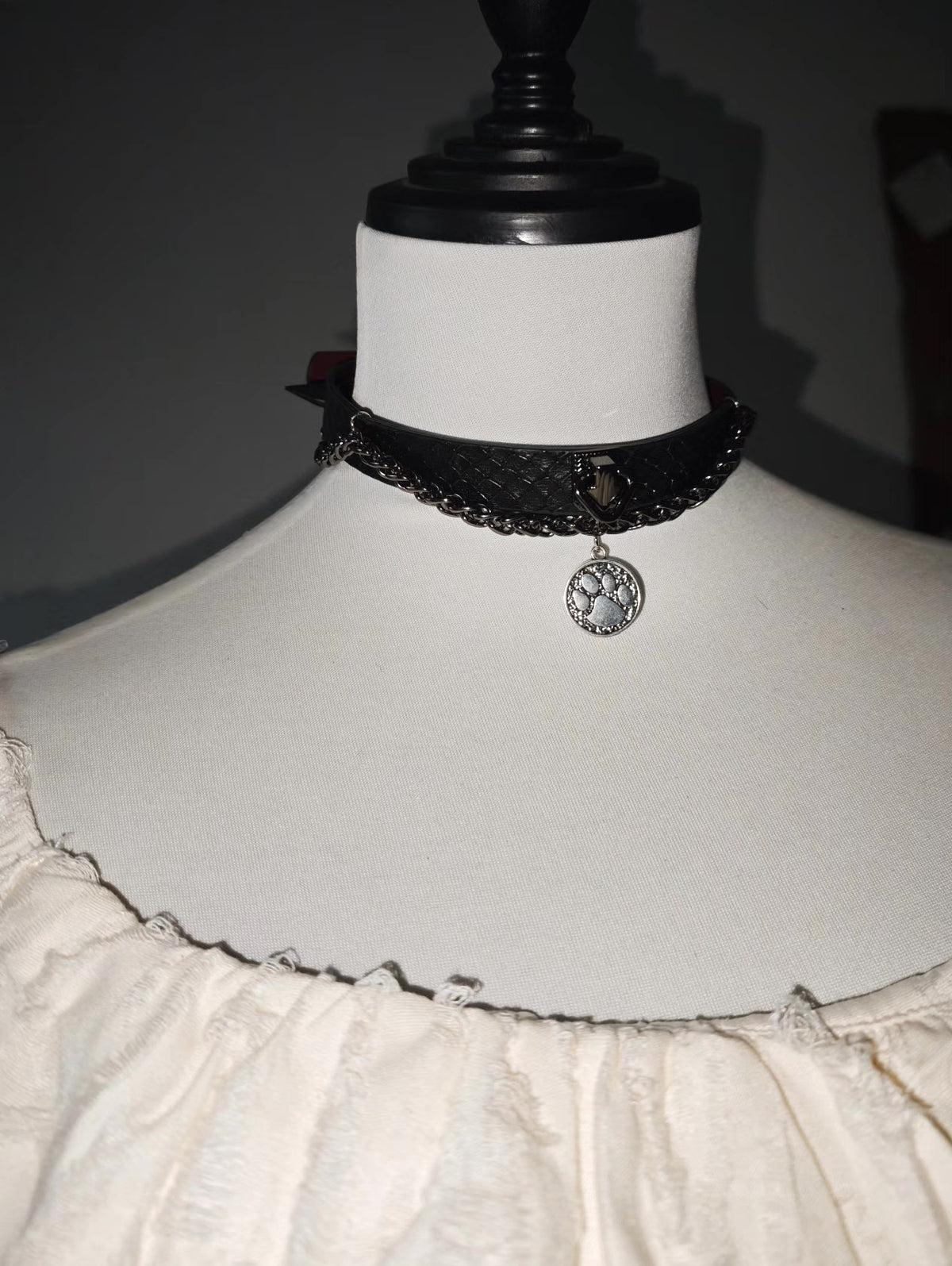 Bamboo Grain Leather Choker with Paw Print Charm
