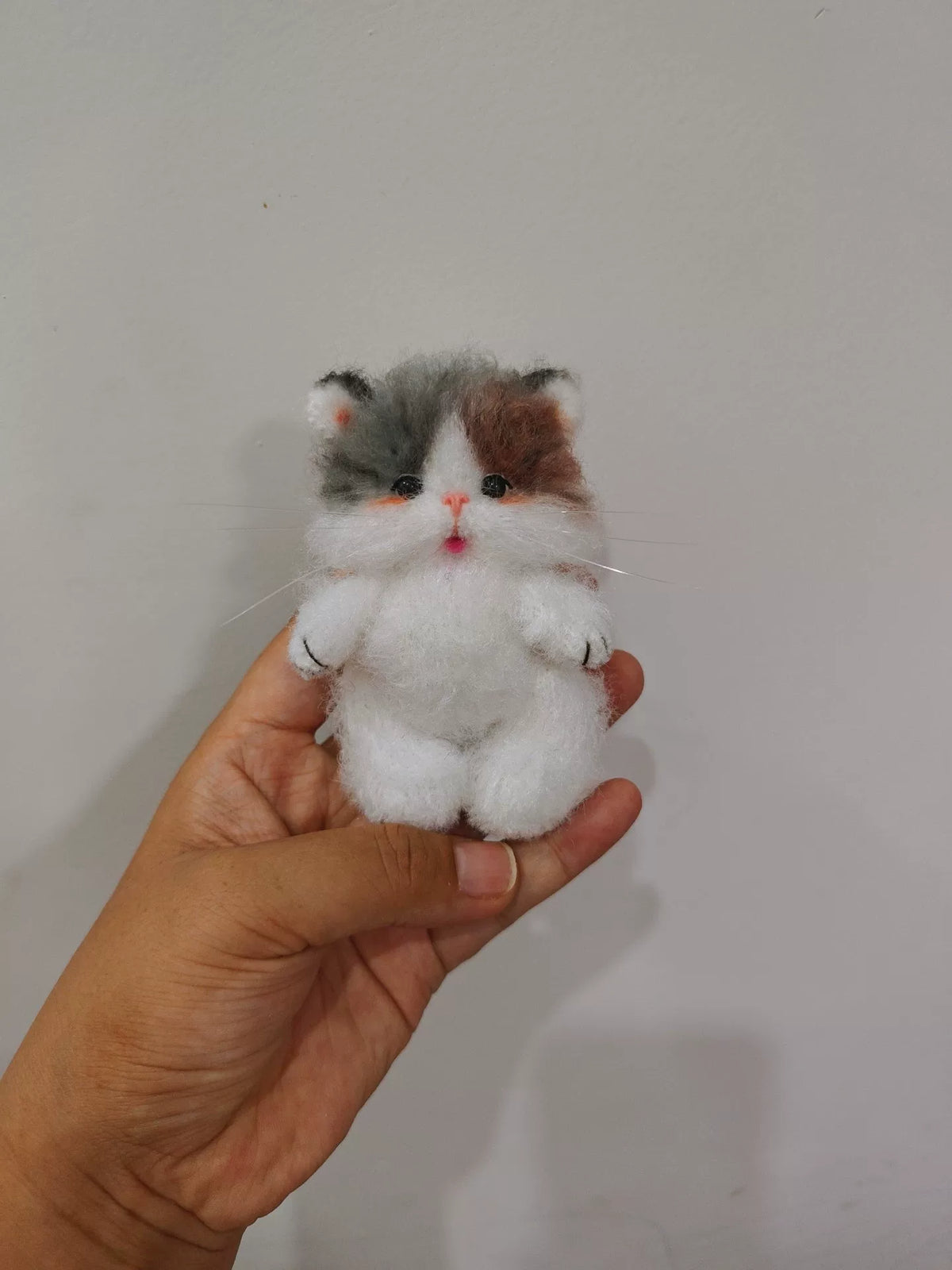 Nadelgefilzte Calico-Katzenfigur