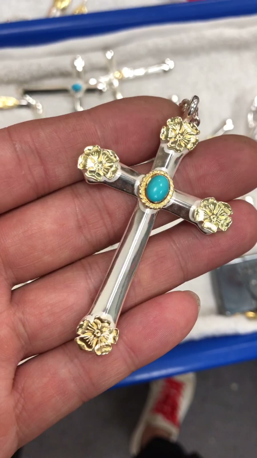 Ciondolo Croce Goros in Turchese e Oro 18k