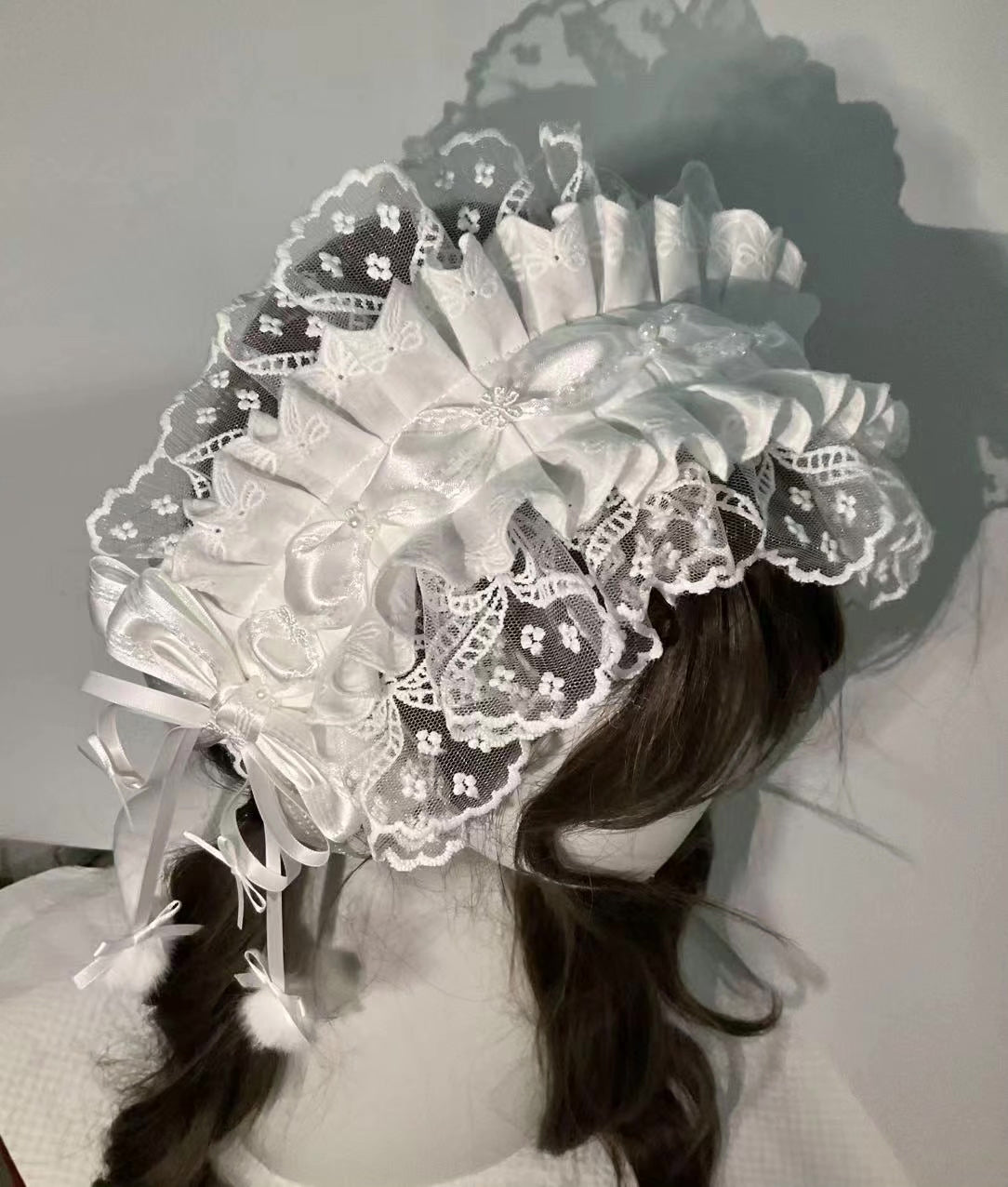 Diadema Lolita blanca artesanal con velo desmontable