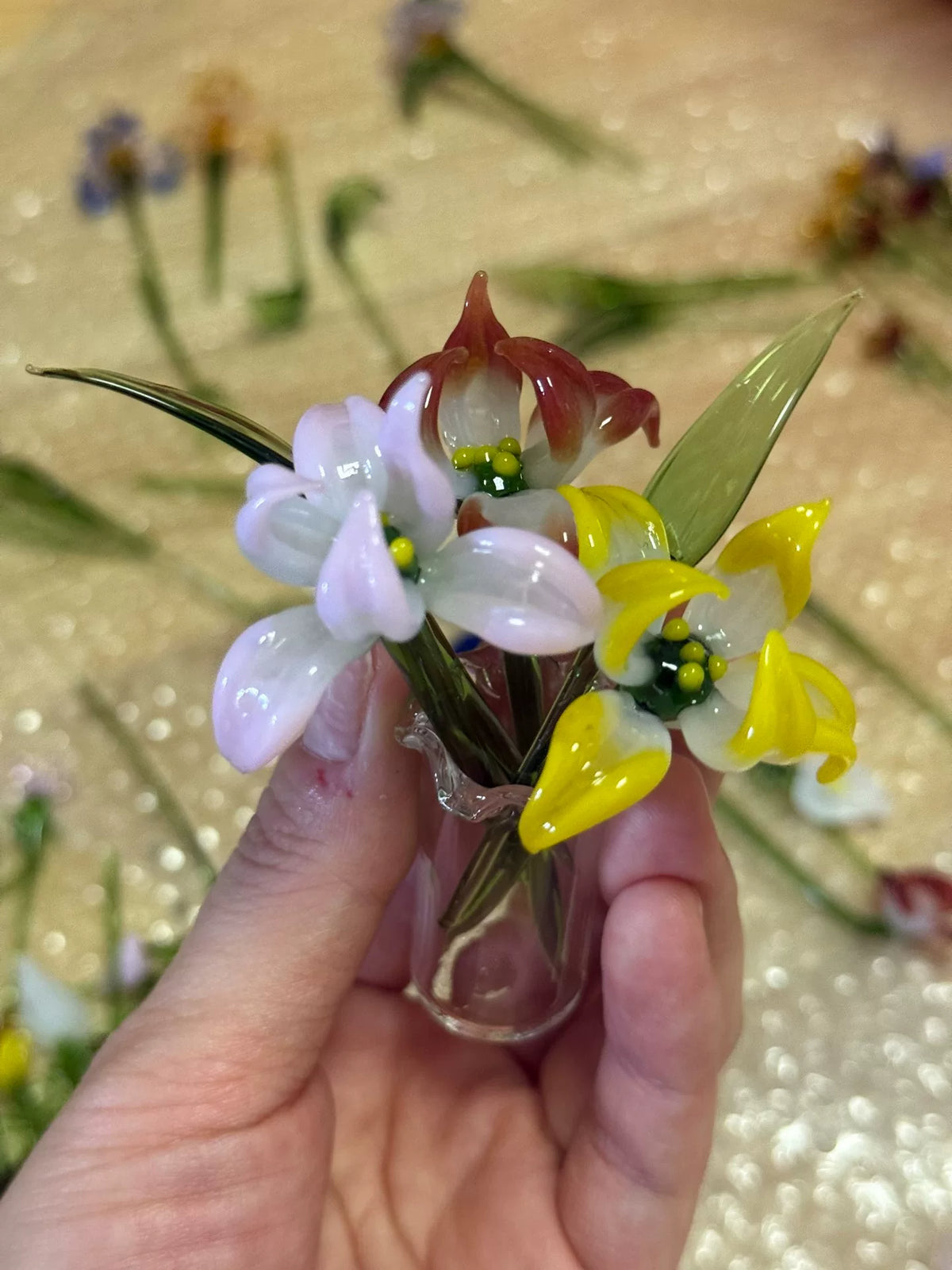 Conjunto de Flores de Vidro em Miniatura com Vaso