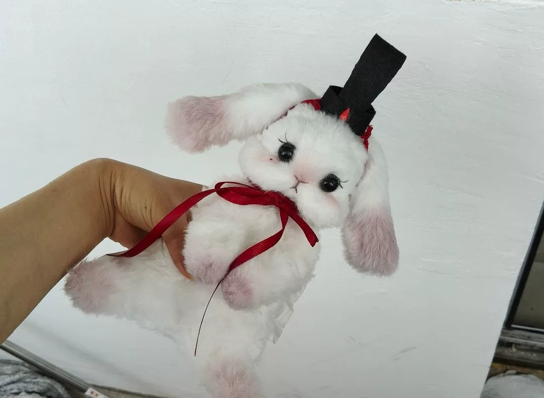Figura de Coelho de Pelúcha Branco com Cartola