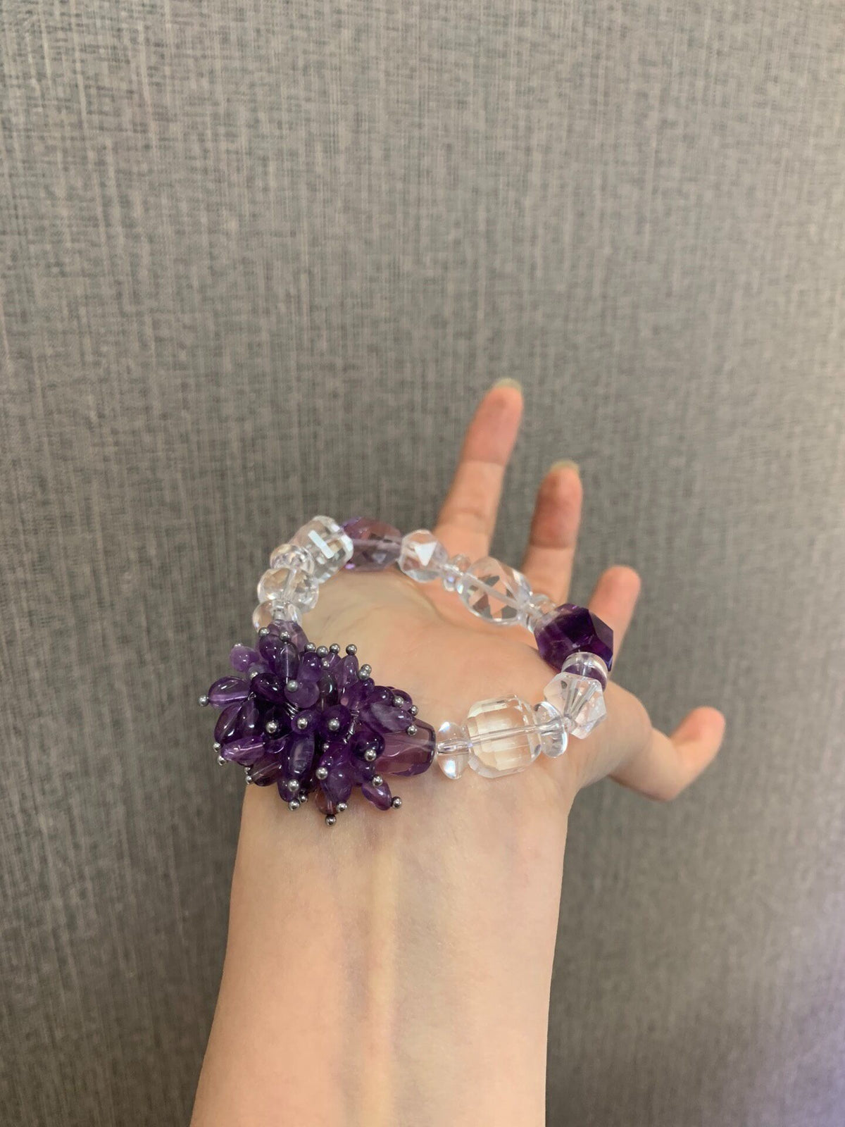 Bracelet fleur en améthyste et cristal blanc