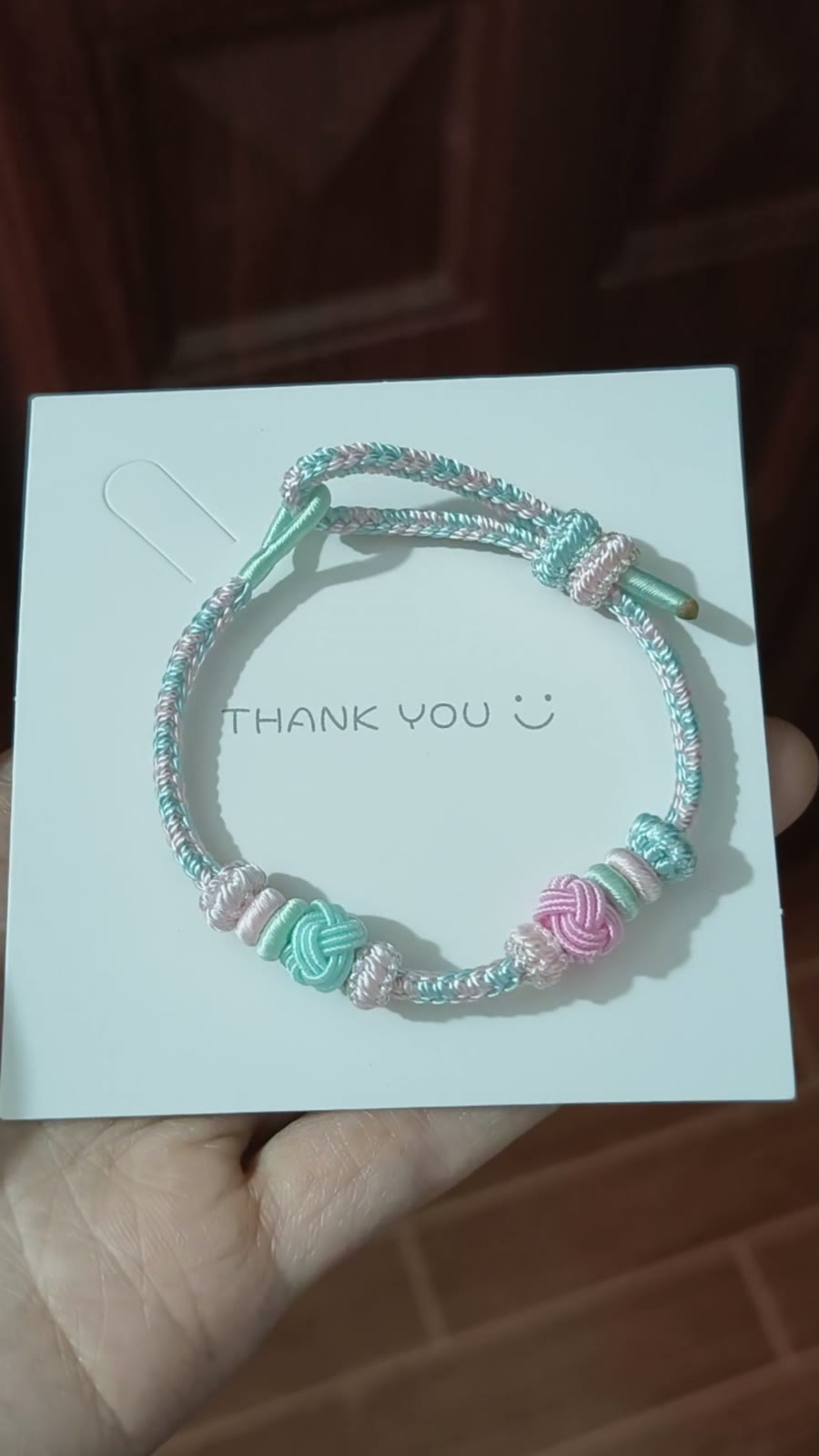 Pulsera de cordón en degradado rosa y menta tejida a mano