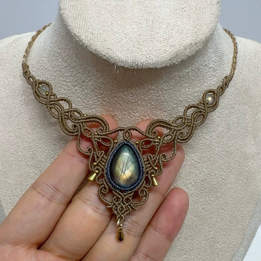 Collana Choker in Macramè con Labradorite