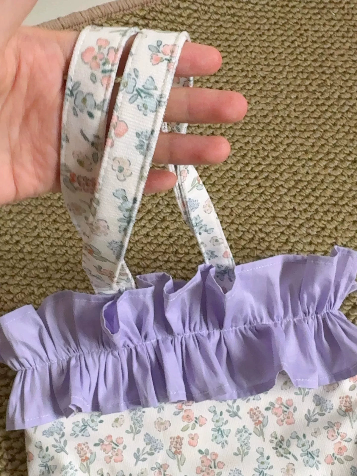 Umhängetasche aus floral Cord mit Rüsche