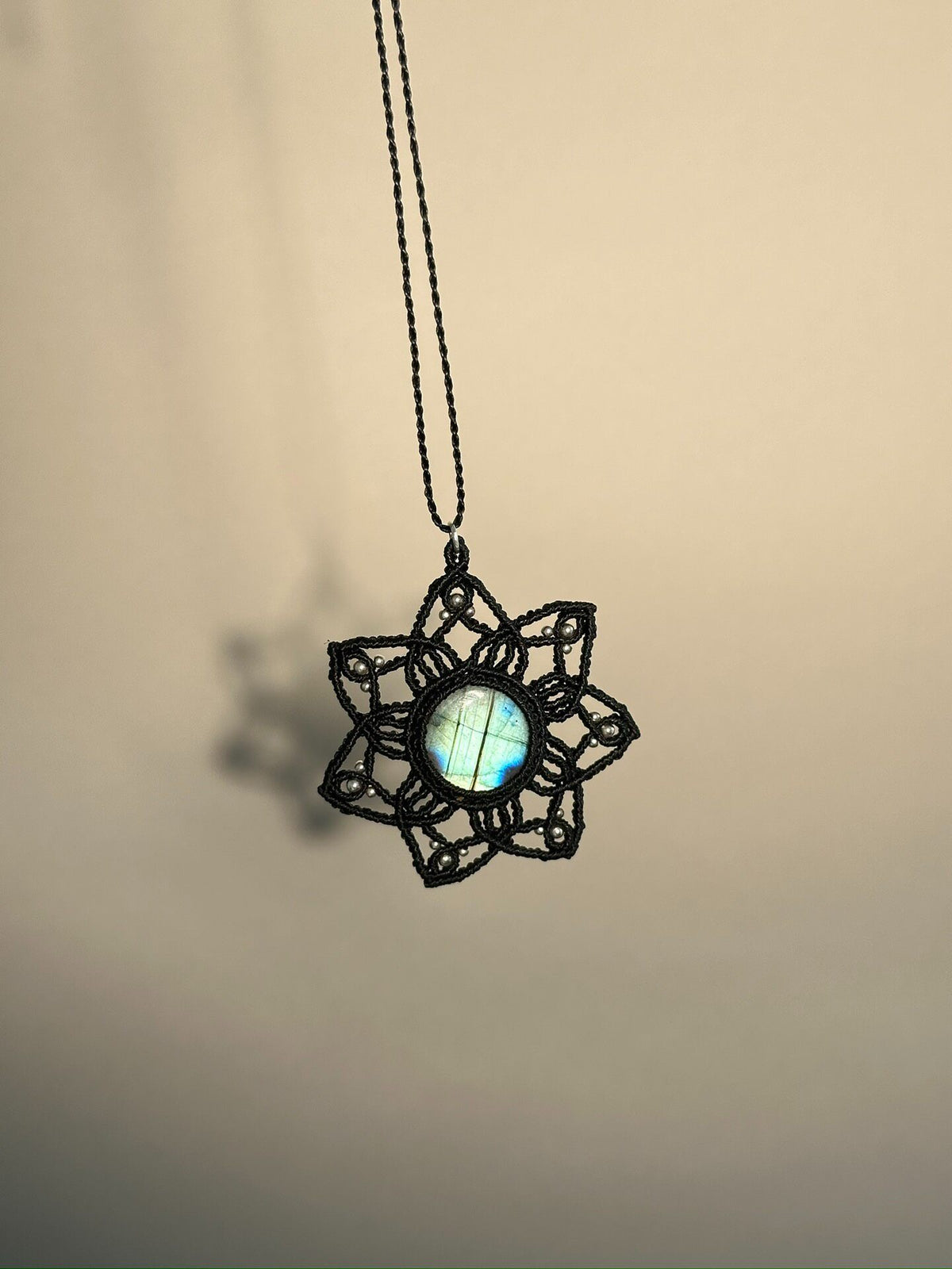 1067983825060 - Image 1