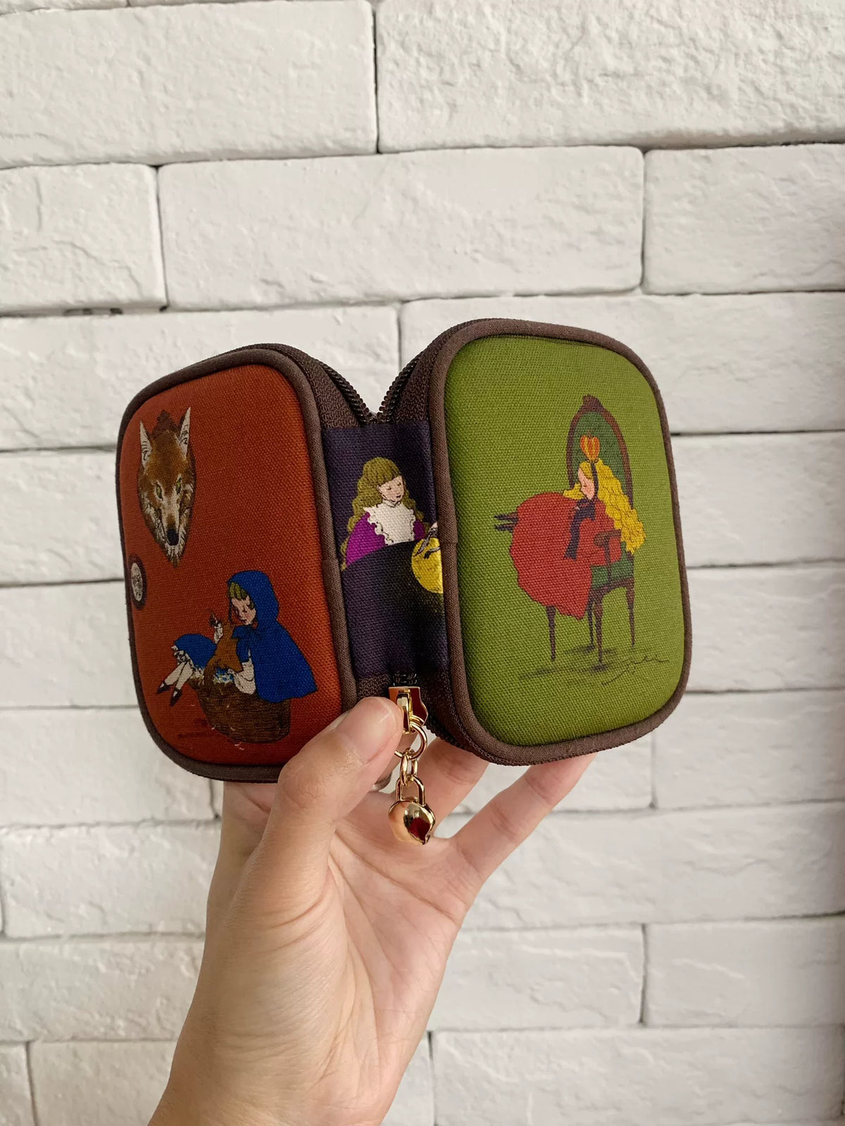 Tapestry Oxford Zippered Pouch