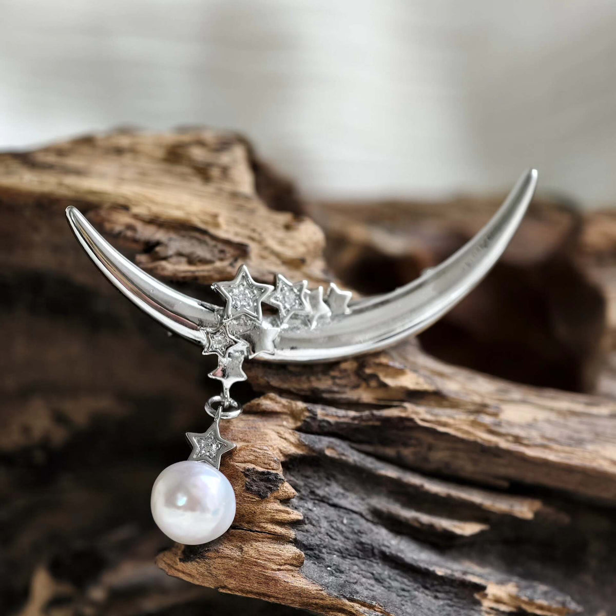 Broche Celestial de Lua e Estrela com Pérola de 8,3mm