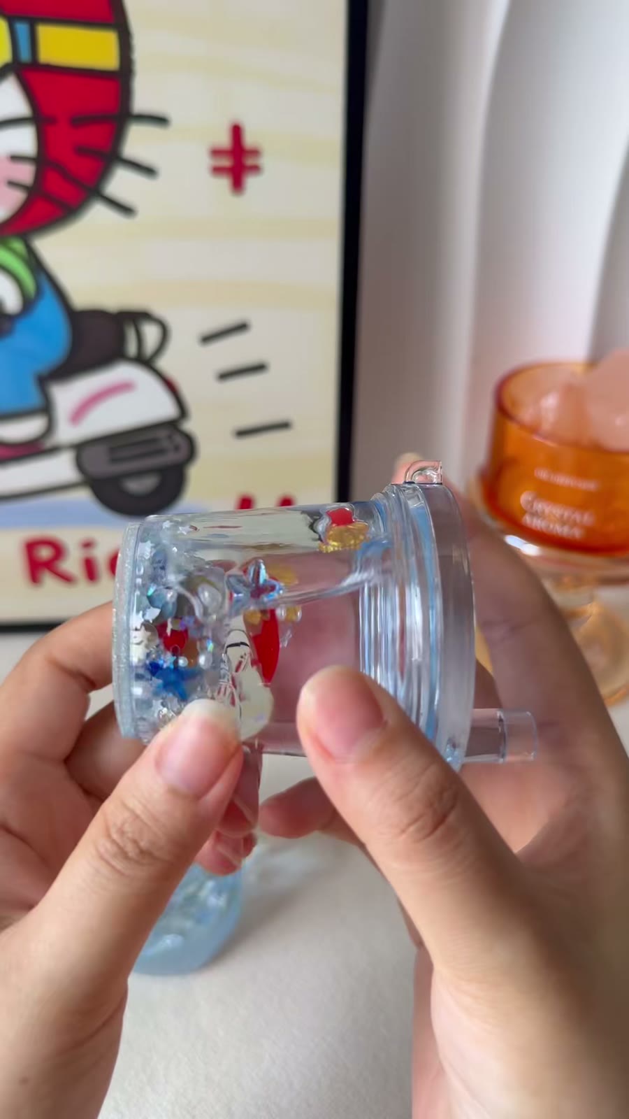 Diorama em Resina de Copo com Peixes Dourados em Miniatura