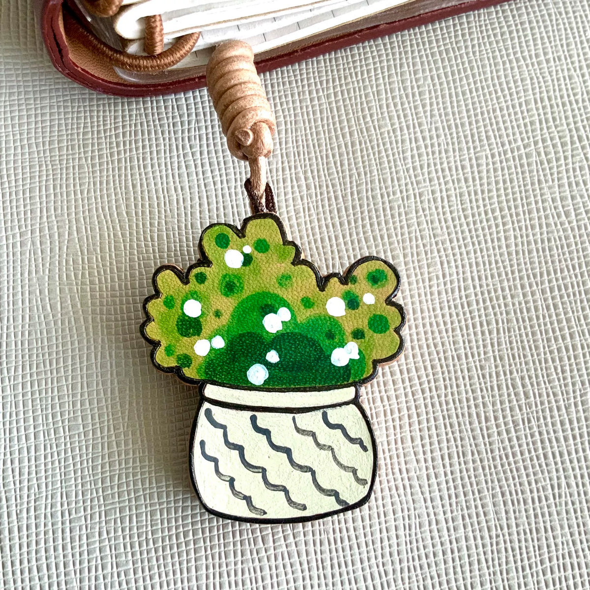 Porte-clés cactus en cuir peint à la main