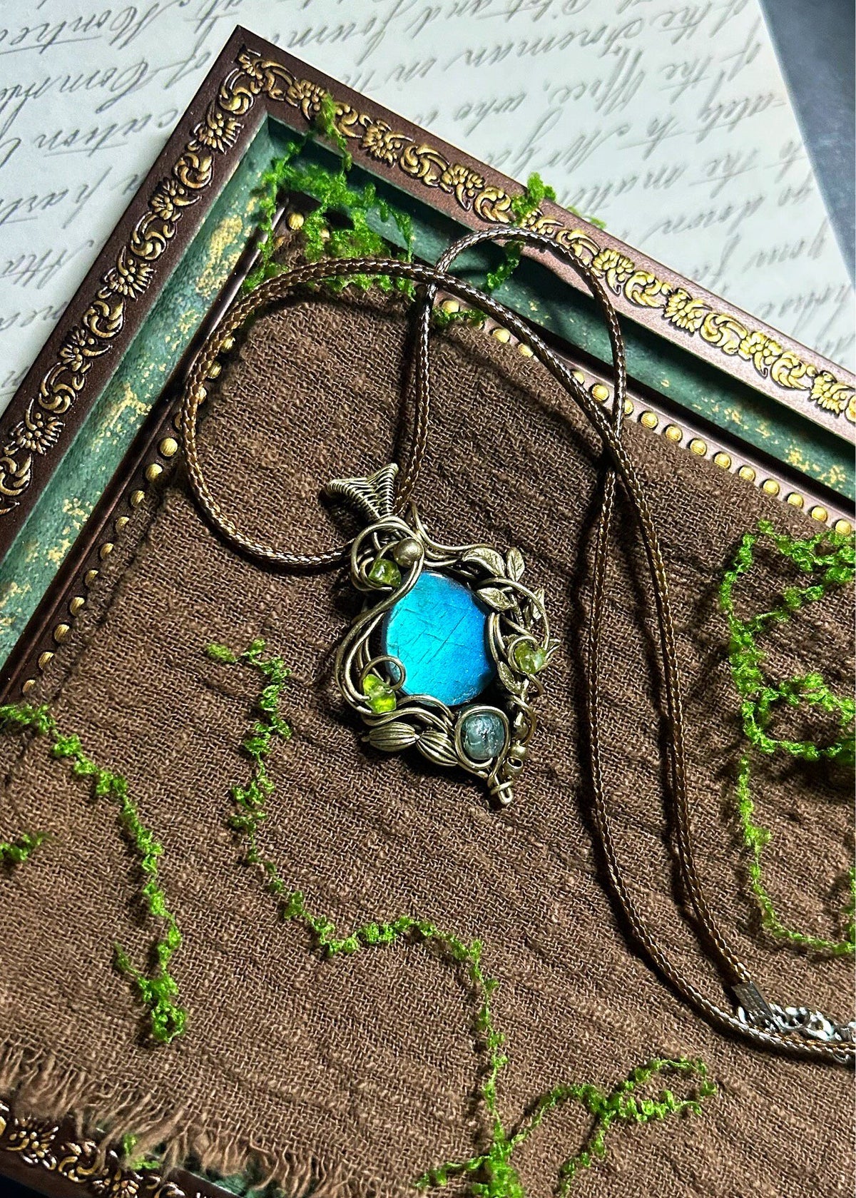 ハンドメイド 真鍮ワイヤー ラブラドライト ペンダントネックレス