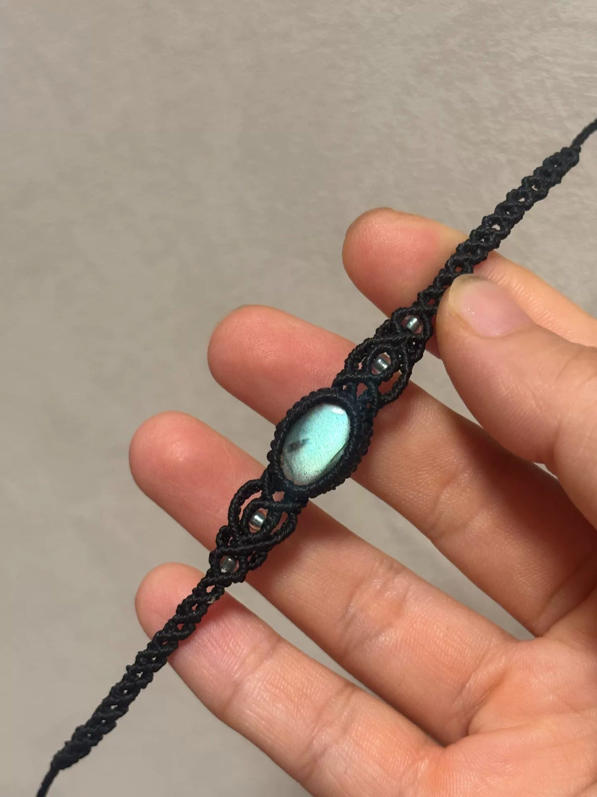 Pulsera de Cordón Tejido con Macramé y Labradorita