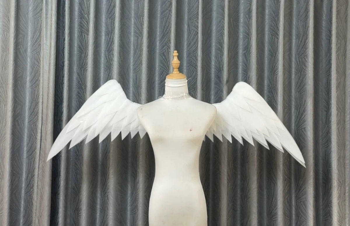 Alas blancas de disfraz de ángel