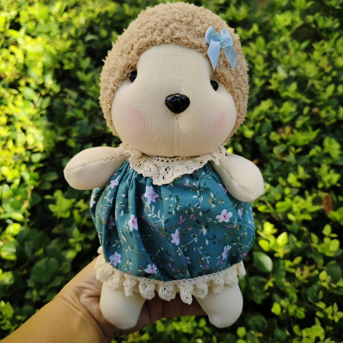 Handgefertigte Sockenpuppe im britischen Stil – Kaninchen
