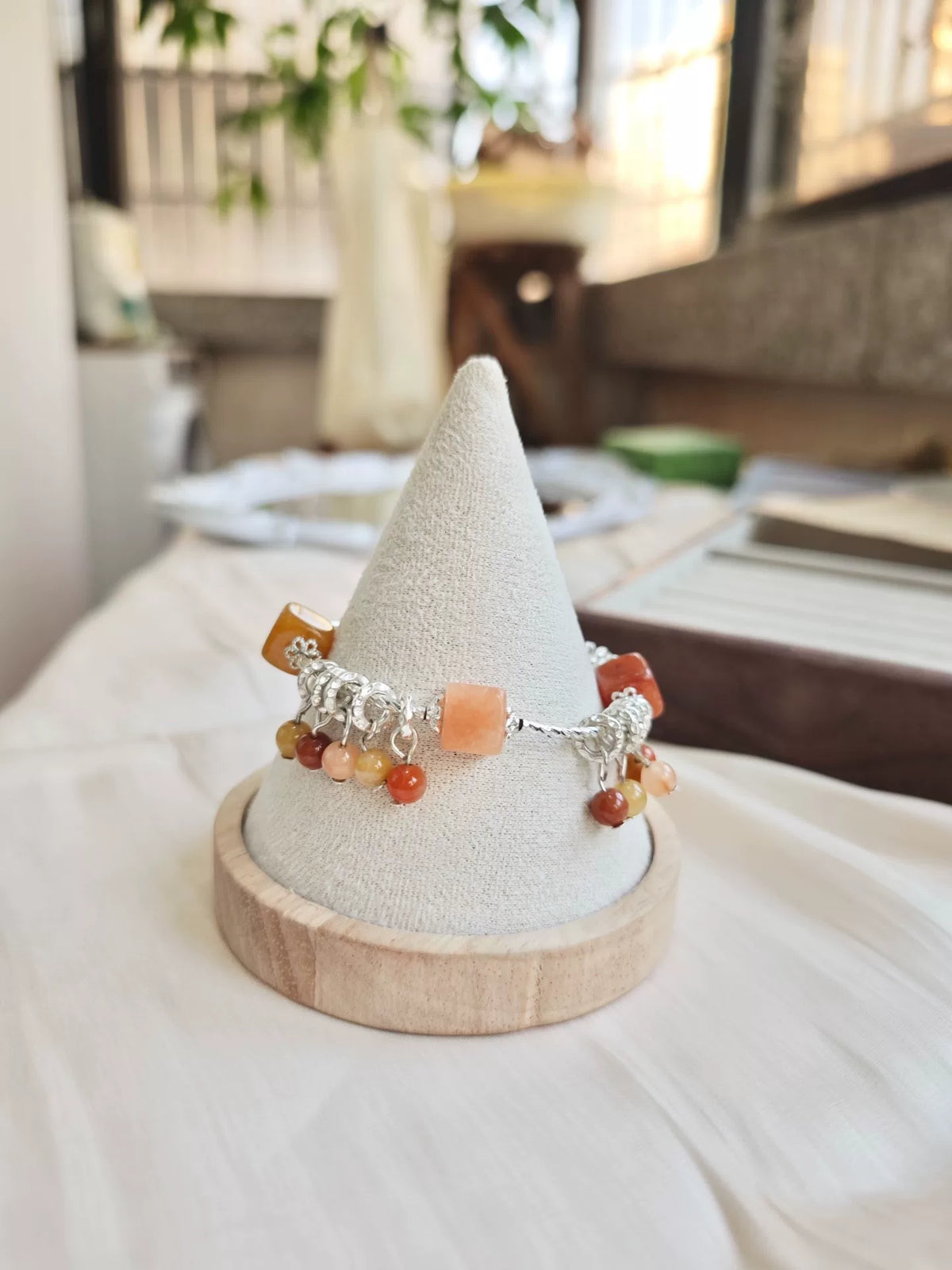 Pulseira de Jade de Seda Dourada 15cm