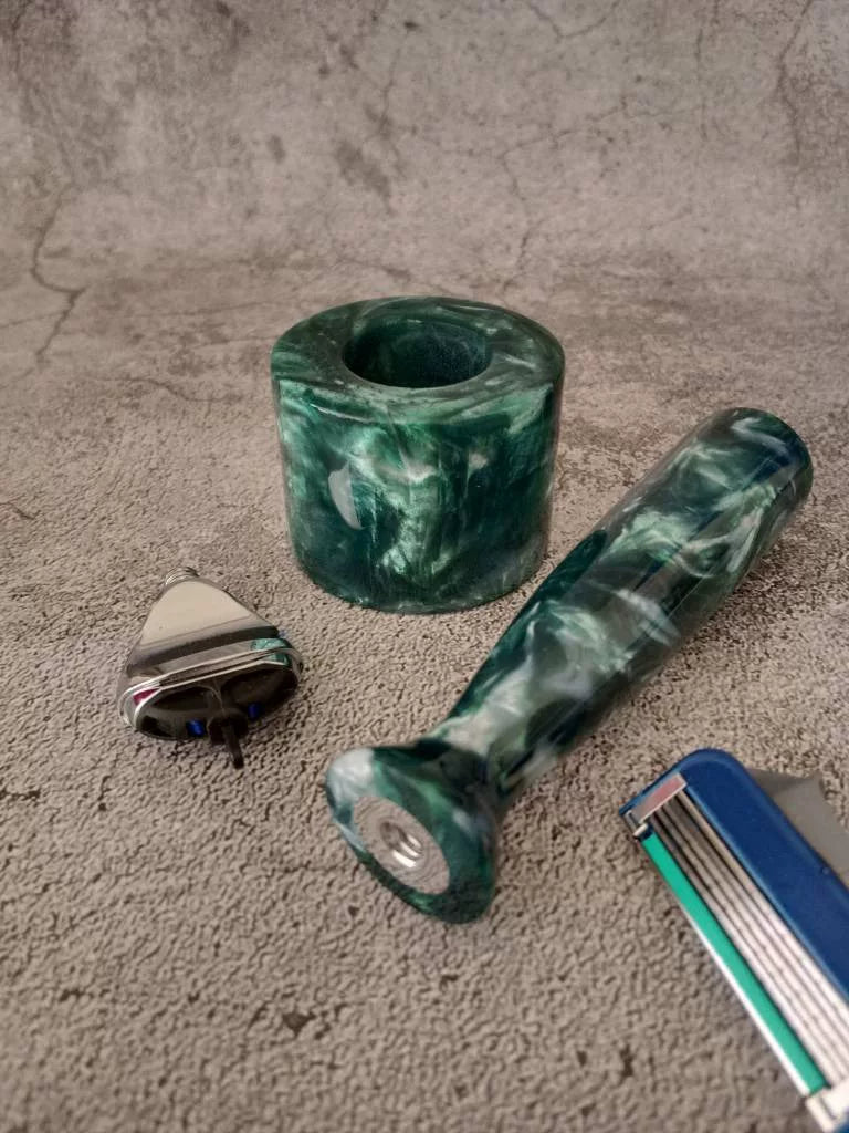 Rakset med Gillette 5-blad och stativ i grön resin