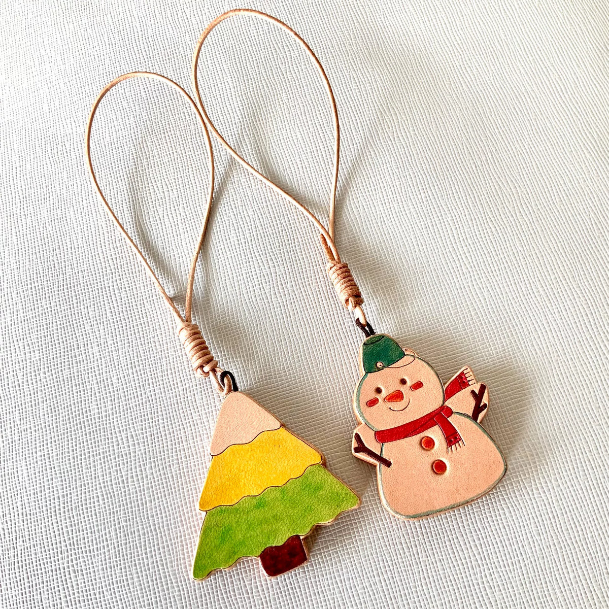 Conjunto de Charms de Couro Boneco de Neve e Árvore