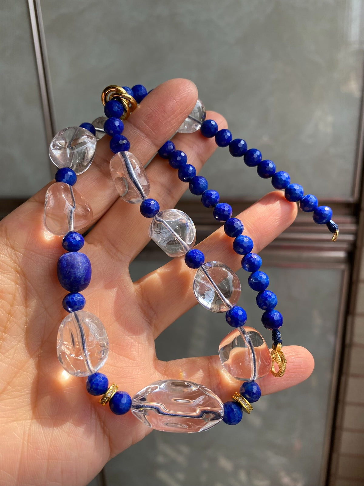 Colar de Contas de Lápis-Lazúli e Quartzo Transparente