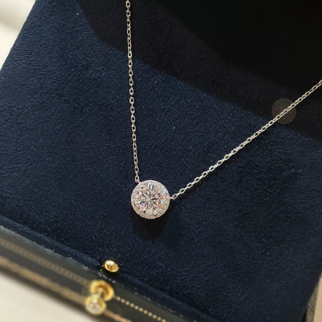 Collar de plata S925 con halo redondo de tres quilates