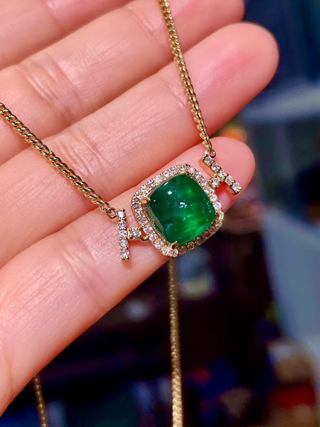 18K Gold Cushion-Cut Emerald and Diamond Pendant Necklace