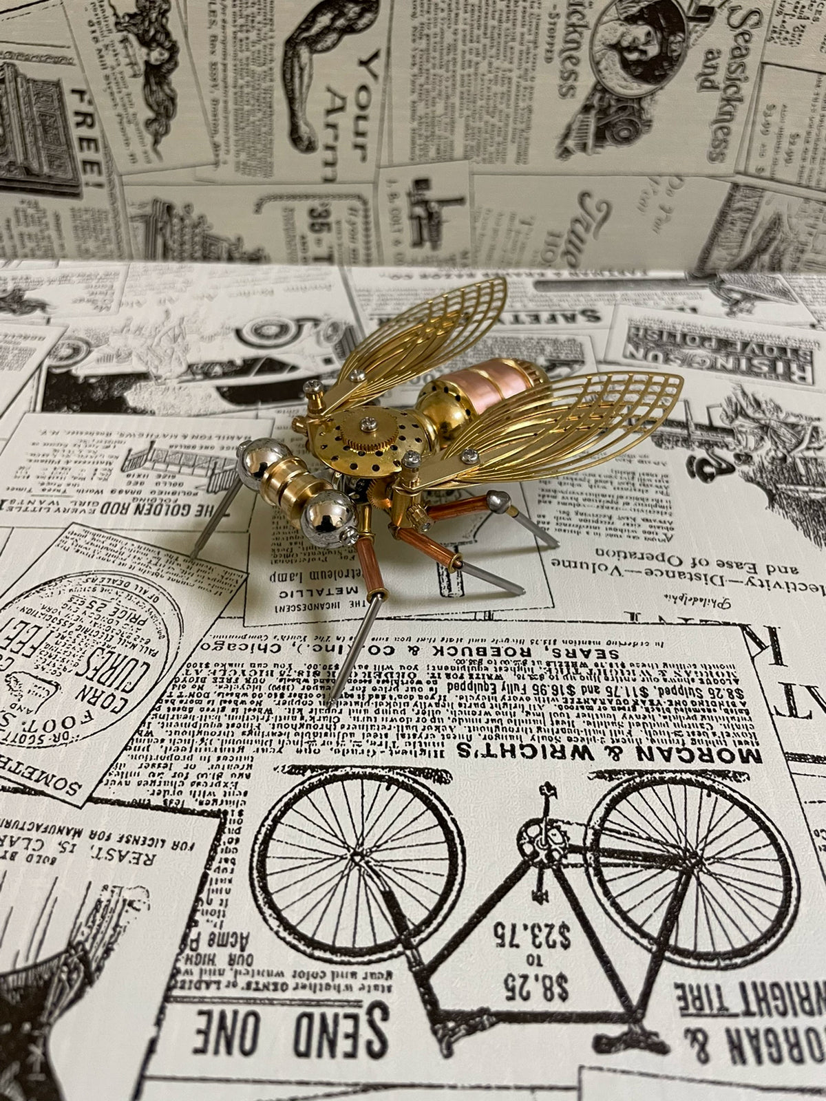 Ornement de bureau mouche mécanique steampunk en laiton