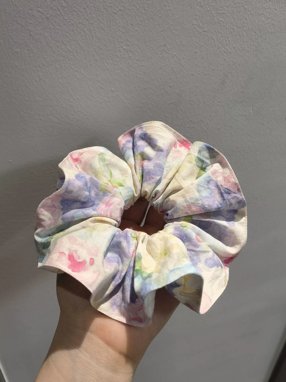 ハンドメイド コットン 水彩風花柄 シュシュ