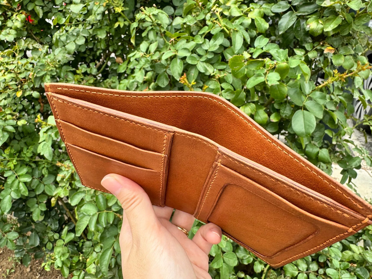 Vertical Bifold Wallet Golden Brown Leather