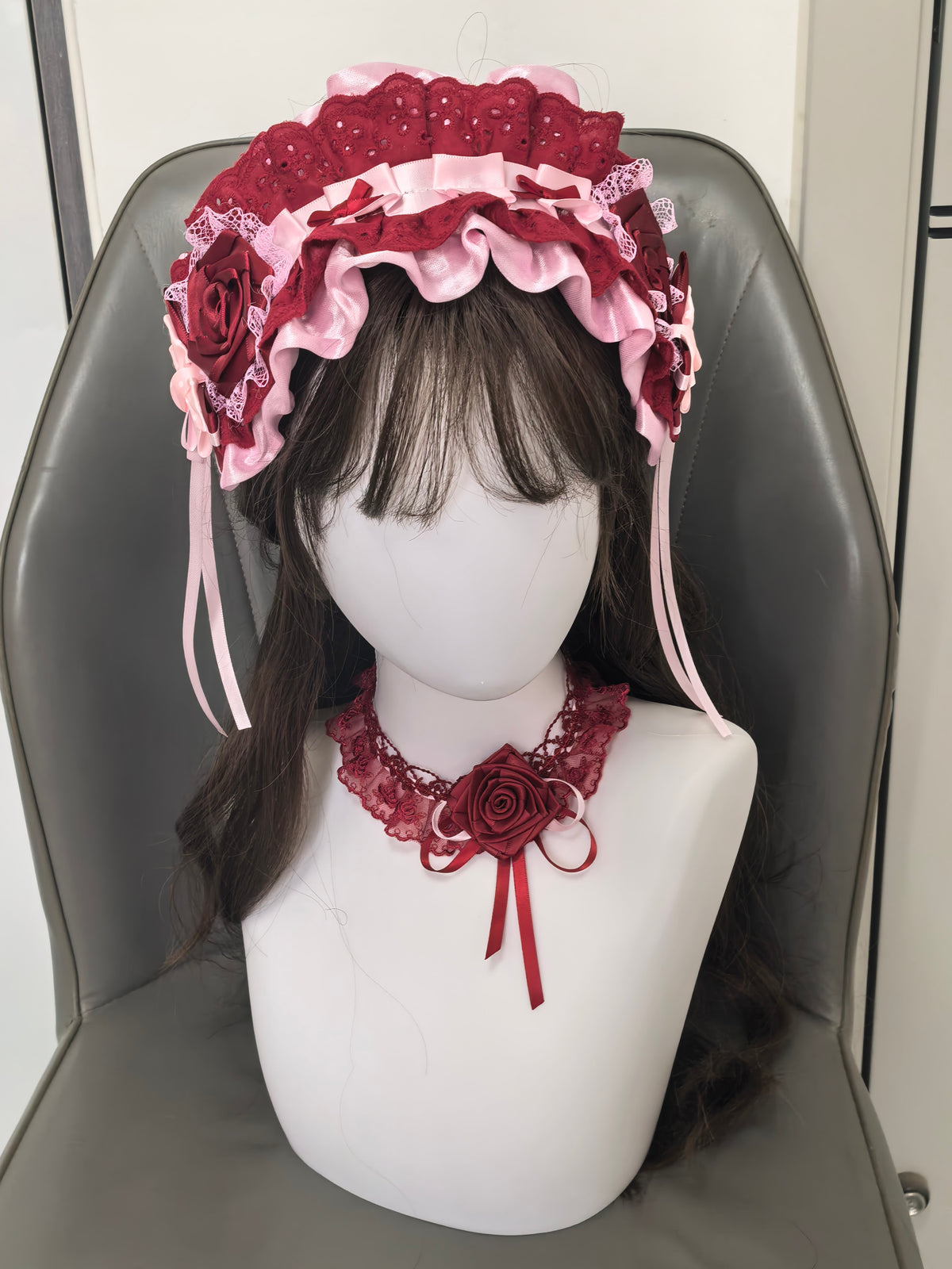 Conjunto de Faixa e Gargantilha de Renda Vermelho Profundo