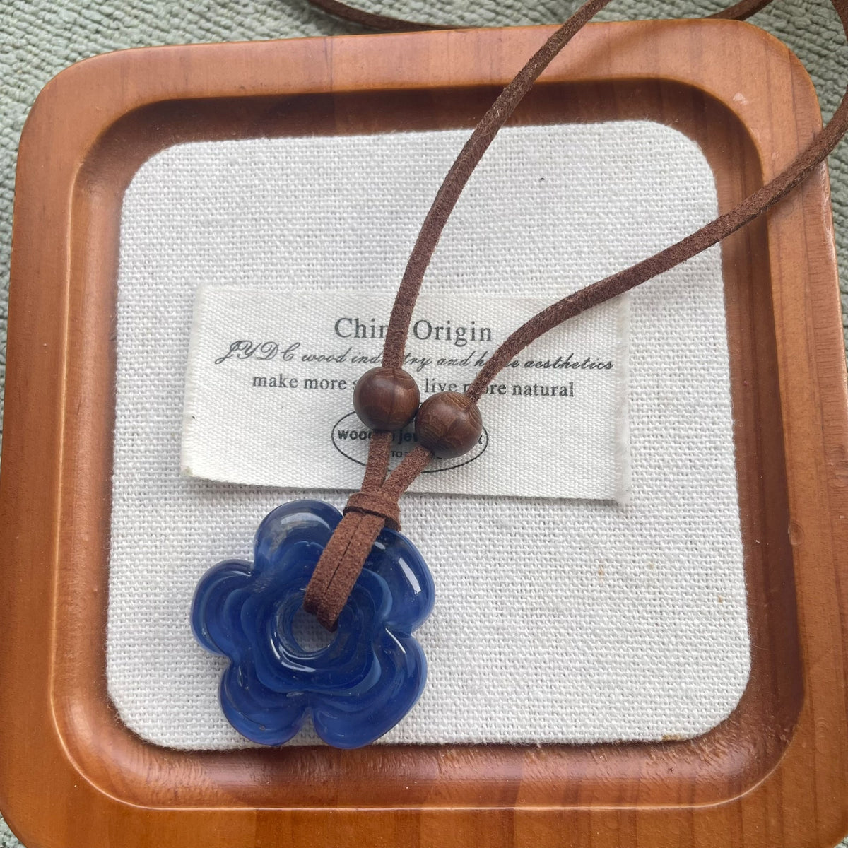 Handgefertigte blaue Glas-Blumenkette