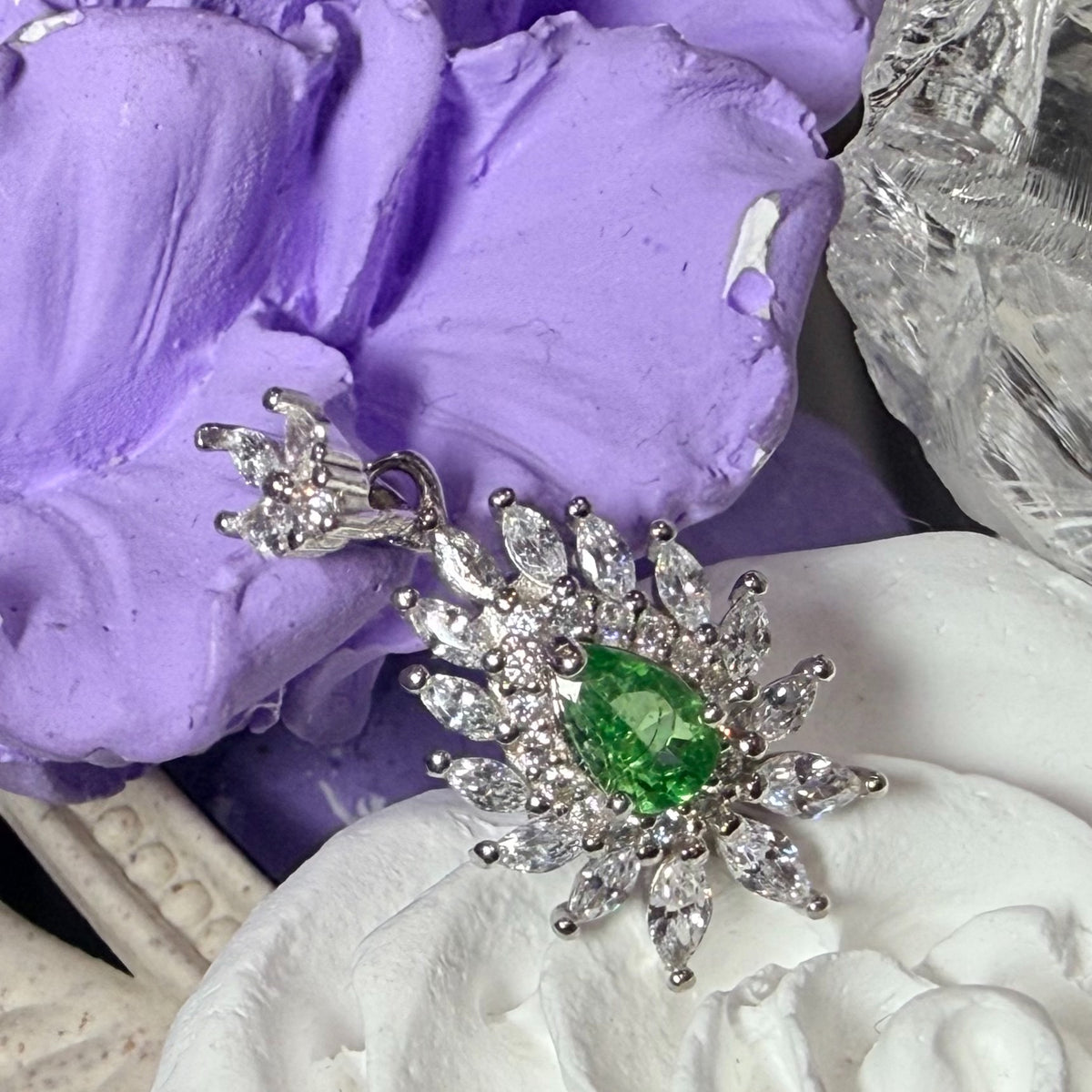 Pendentif poire en grenat tsavorite naturel et argent massif