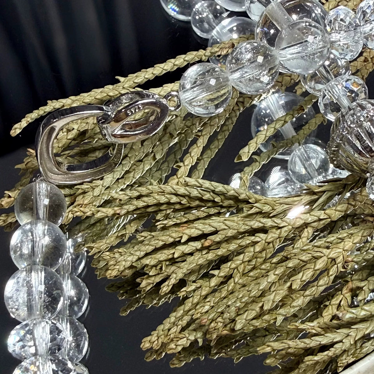 Halsband med fasetterad naturlig vit kvarts i 925 silver